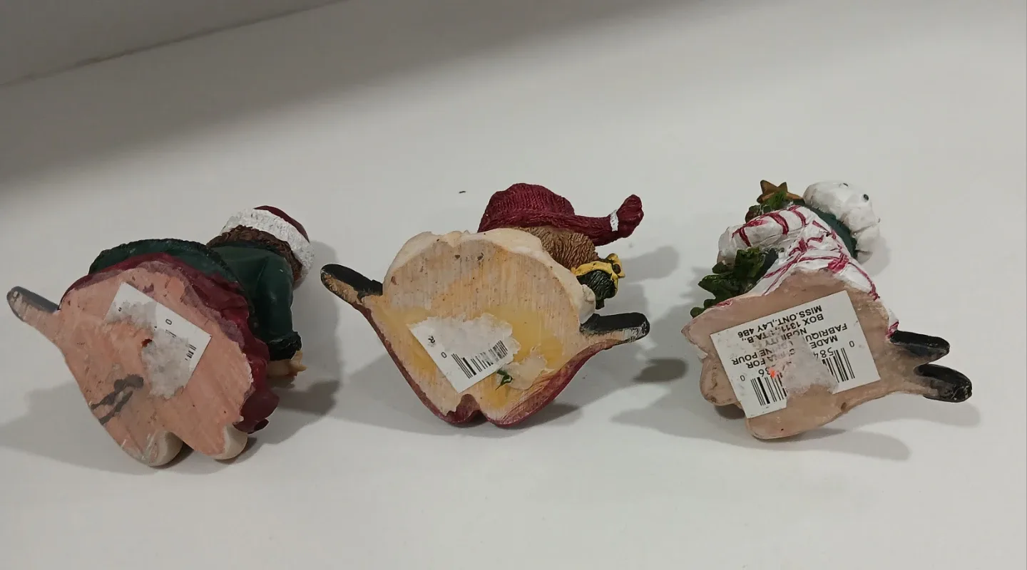 Christmas Figurine Set image indicator(2)