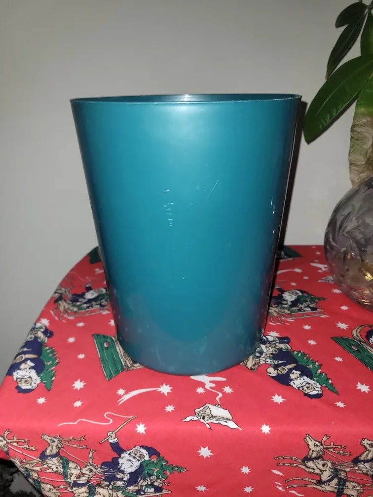 Green Plastic bucket 🥕🎯 thrifty pick