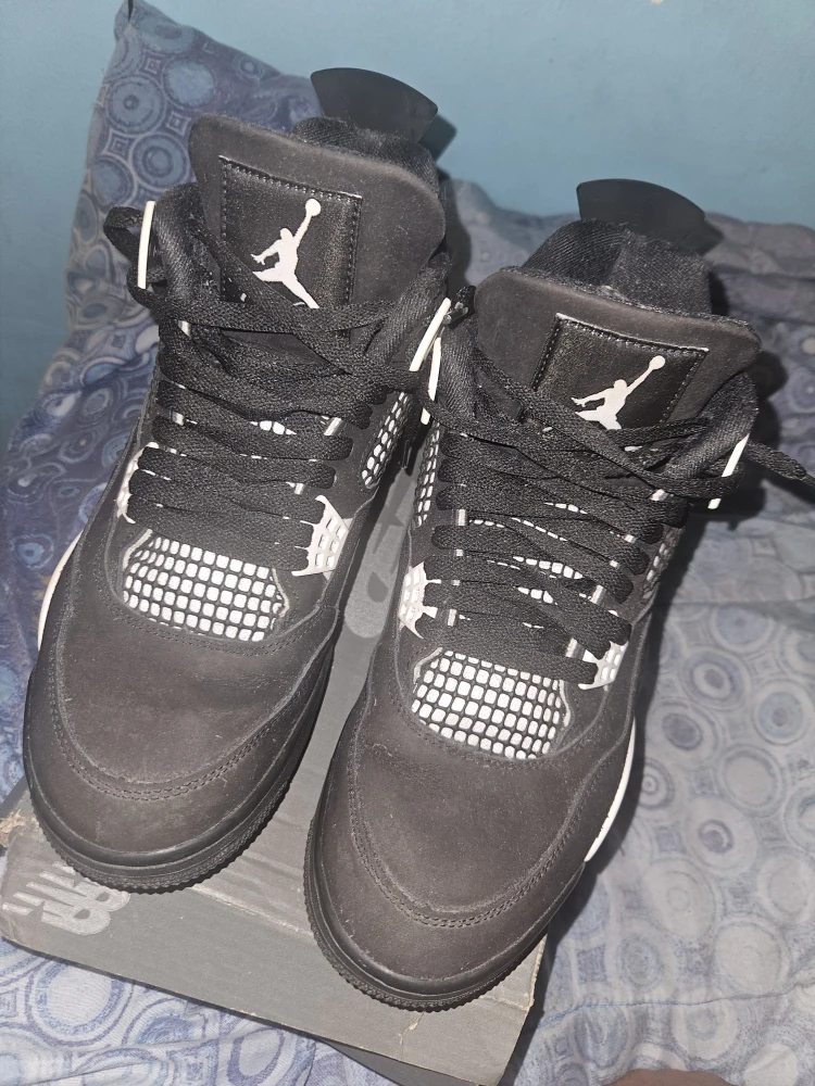 Air Jordan 4 Retro Black & White