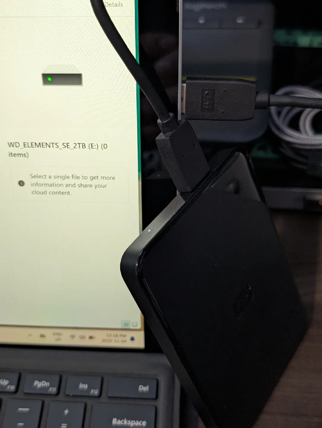 WD Elements SE 2TB Portable External Hard Drive - New image indicator(8)