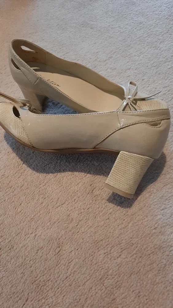 Tradition Edition Heels - Size 8