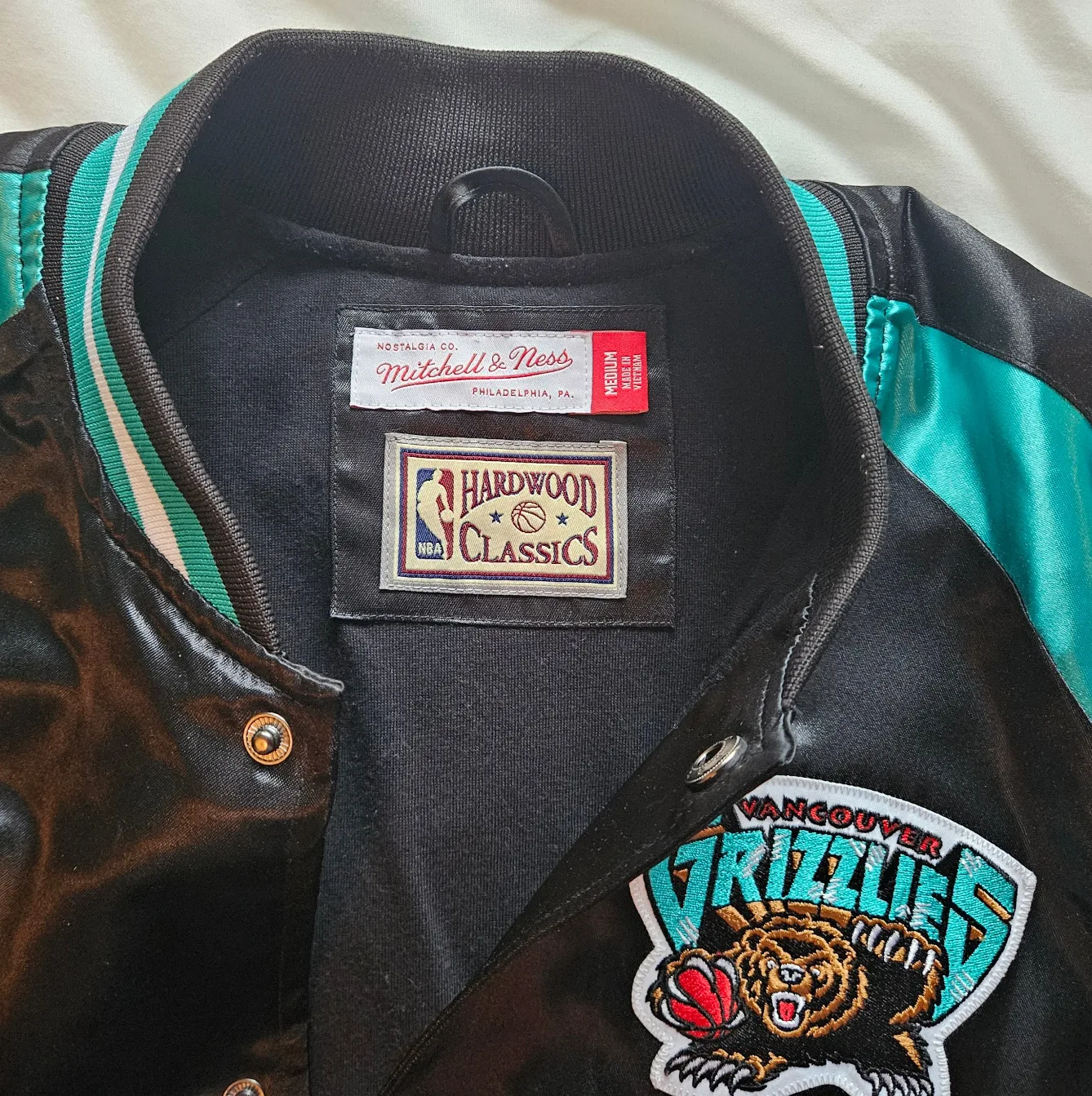 Vancouver Grizzlies Mitchell & Ness Hardwood Classics Jacket image indicator(3)