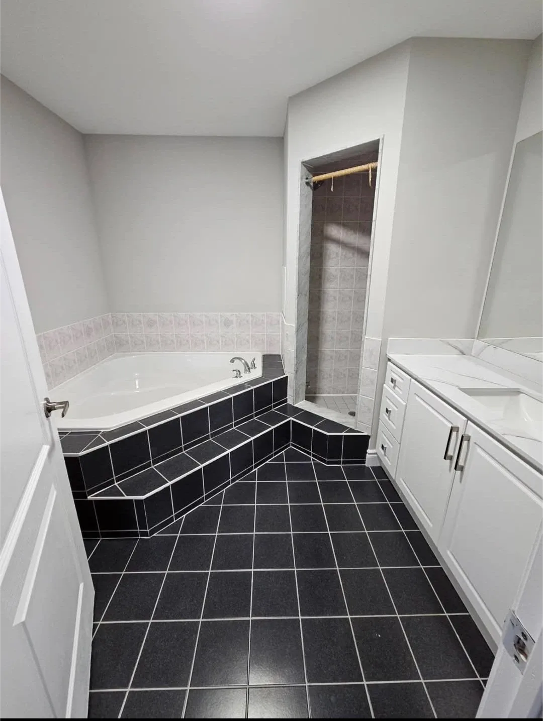 4 bedroom 2.5 bathroom house on rent image indicator(4)