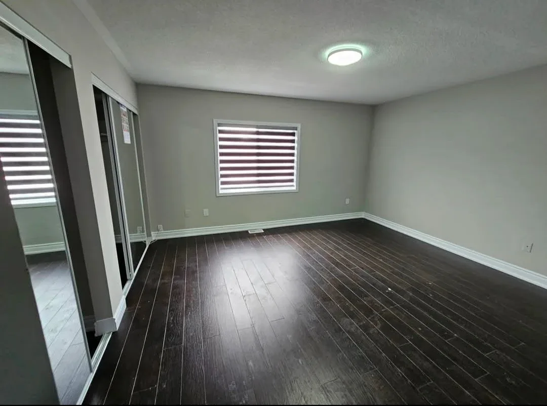 4 bedroom 2.5 bathroom house on rent image indicator(5)