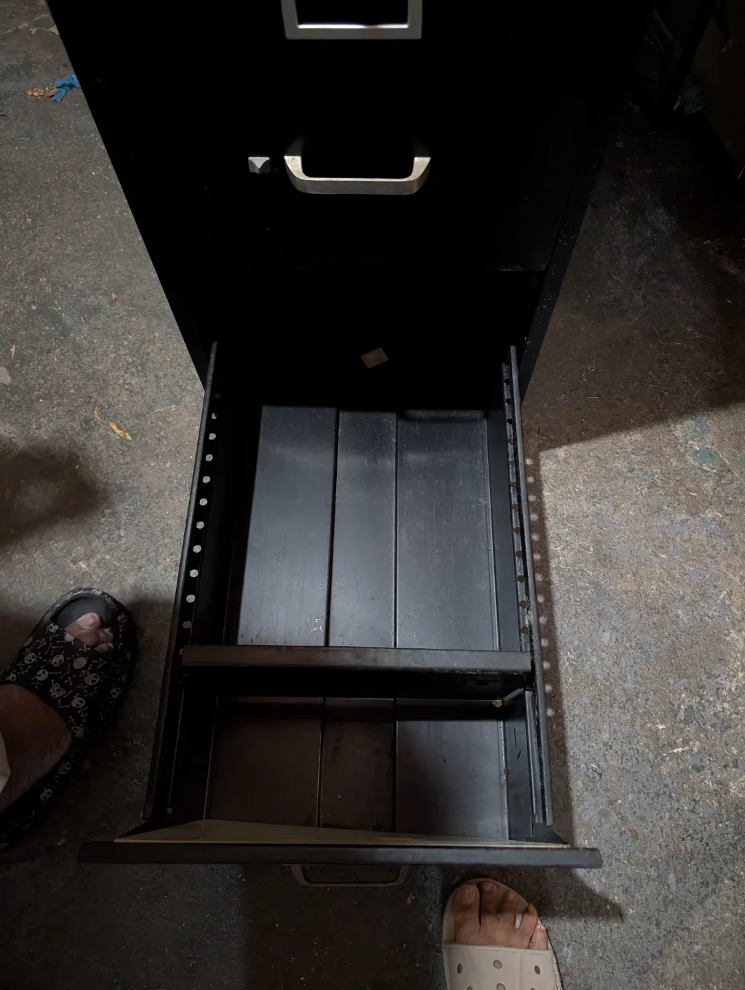 Black 4-Drawer Filing Cabinet image indicator(3)