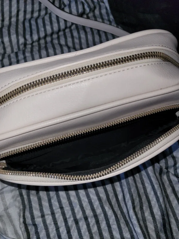 Beige Crossbody Bag with Tassel image indicator(7)