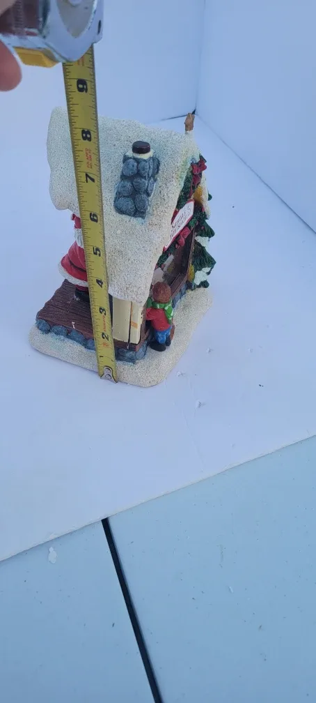 Santa's Toy Shop Figurine image indicator(6)