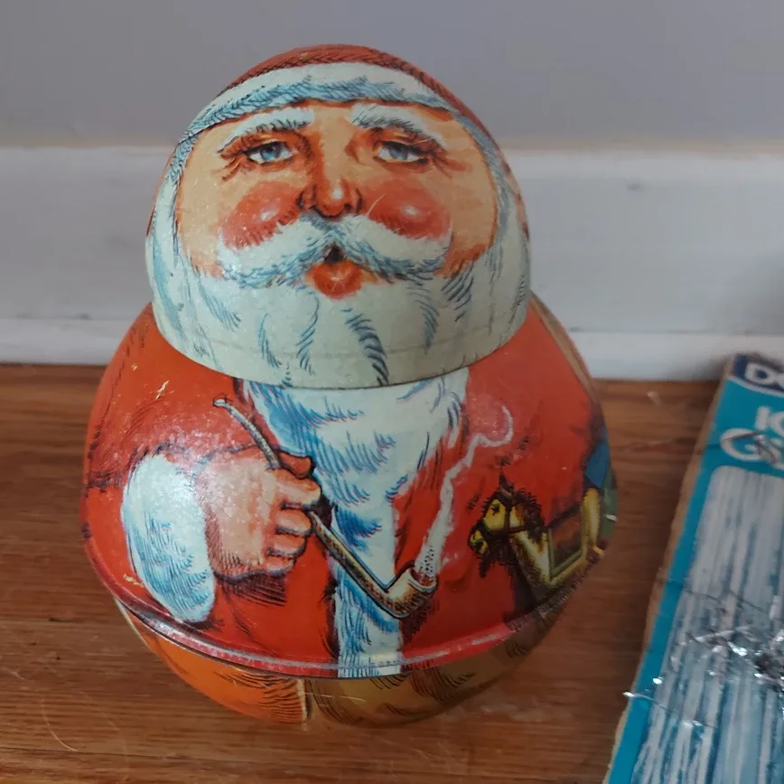FREE - Vintage Santa Tin & Double Glo Icicles image indicator(3)