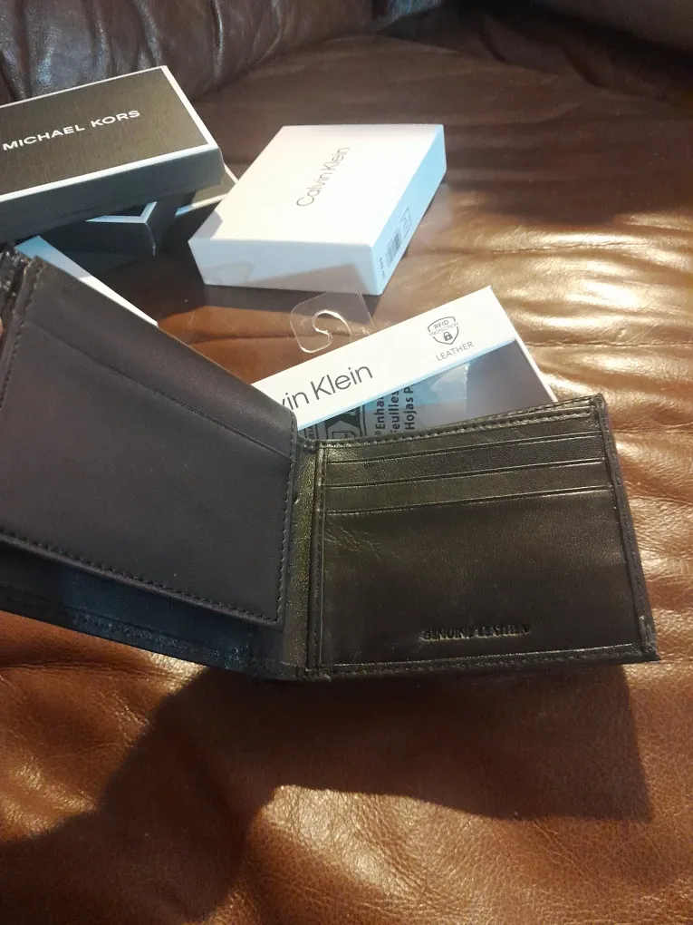 Calvin Klein Black Leather Wallet - New in Box! image indicator(3)