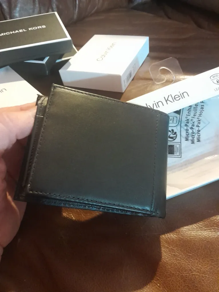 Calvin Klein Black Leather Wallet - New in Box! image indicator(4)