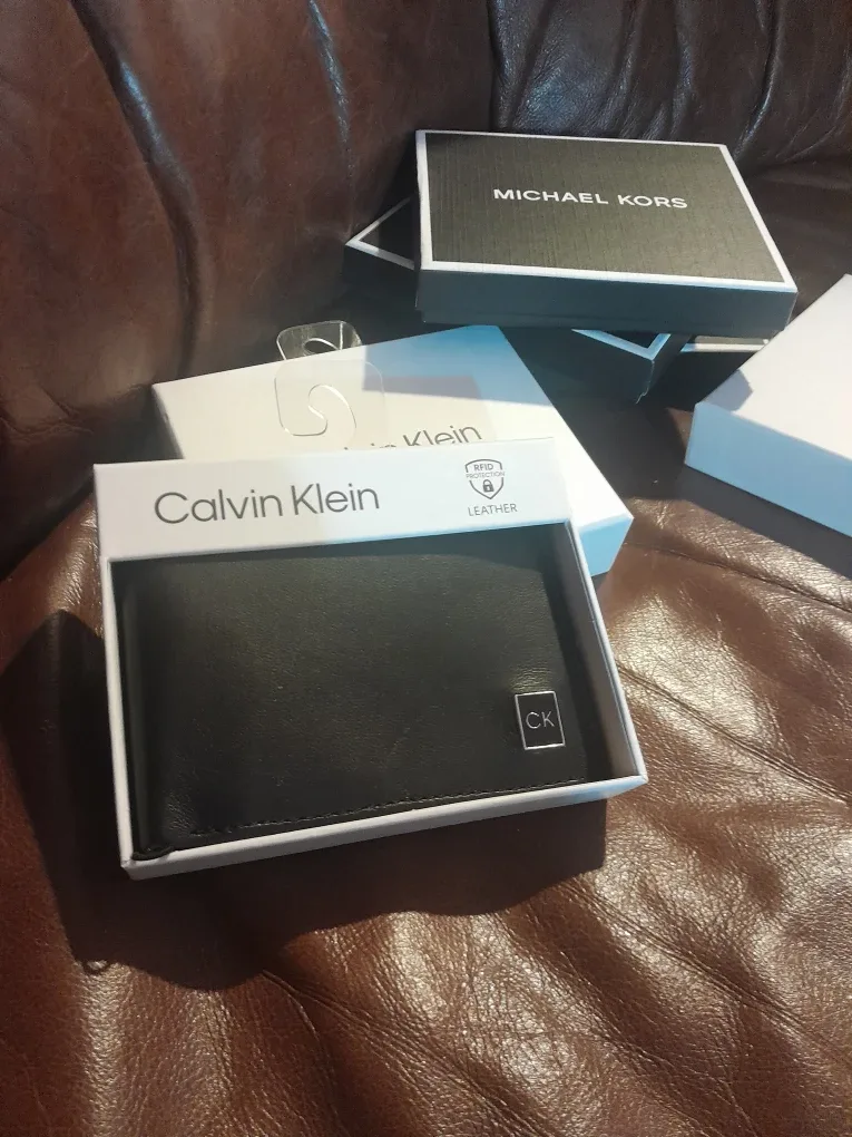 Calvin Klein Black Leather Wallet - New in Box! image indicator(5)