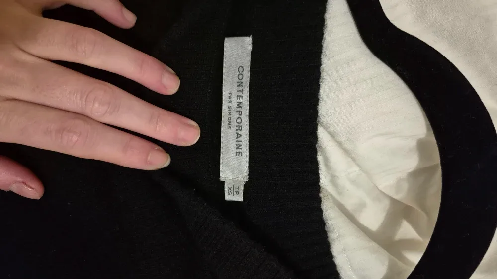Contemporaine Par Simons Black Sweater XS