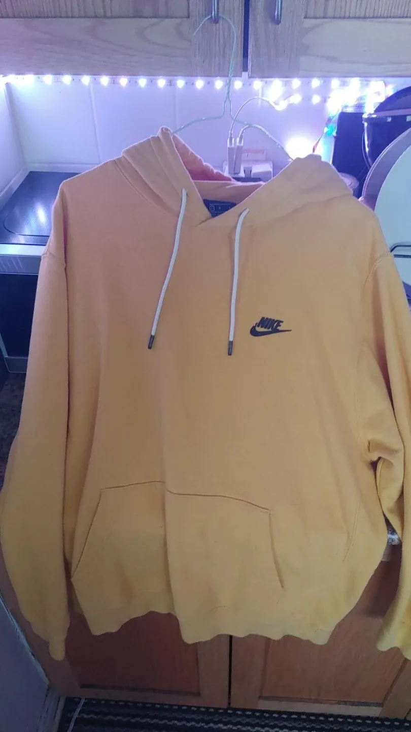 Nike hoodie thumbnail