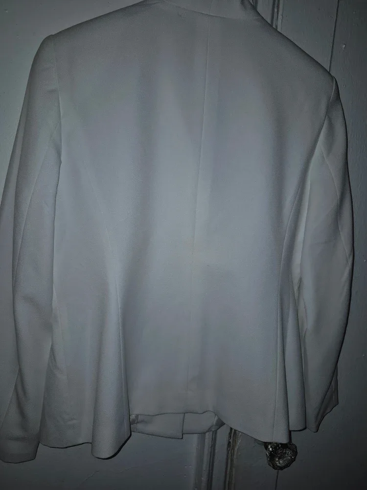 R&K - White Blazer Size 12 image indicator(3)