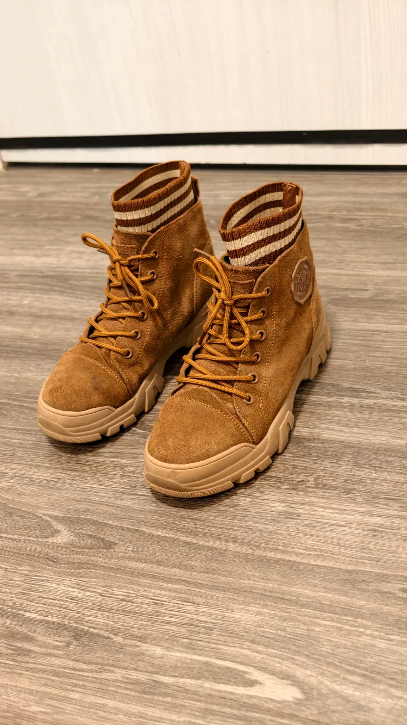 Brown Suede Winter Boots with Warm Lining image indicator(2)