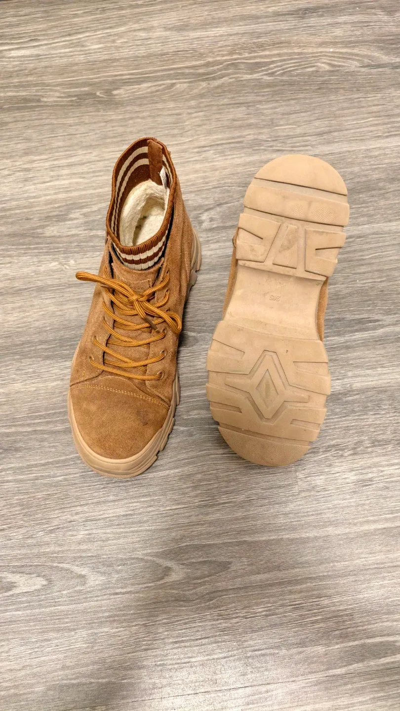 Brown Suede Winter Boots with Warm Lining image indicator(3)