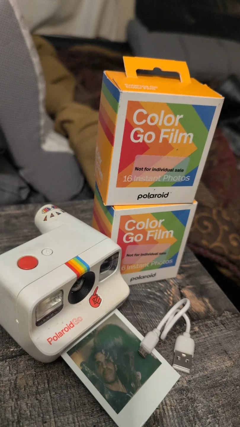 Polaroid Go Instant Camera + 2 Go Film Packs image indicator(3)