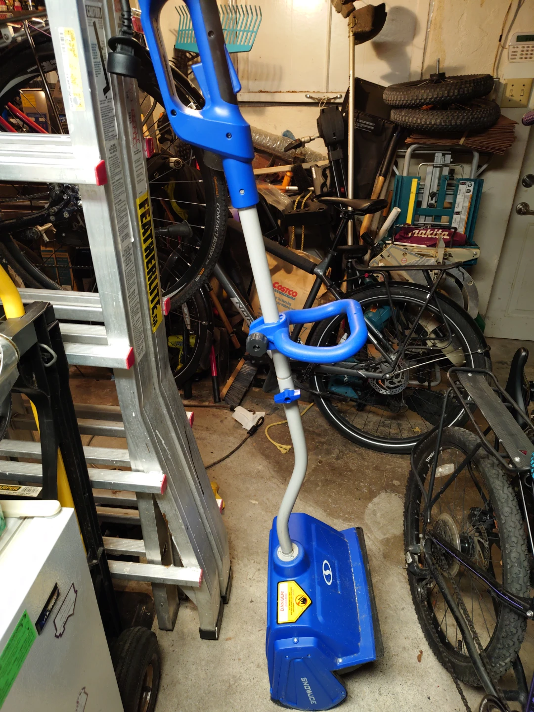 Snow Jo hybrid electric snow shovel