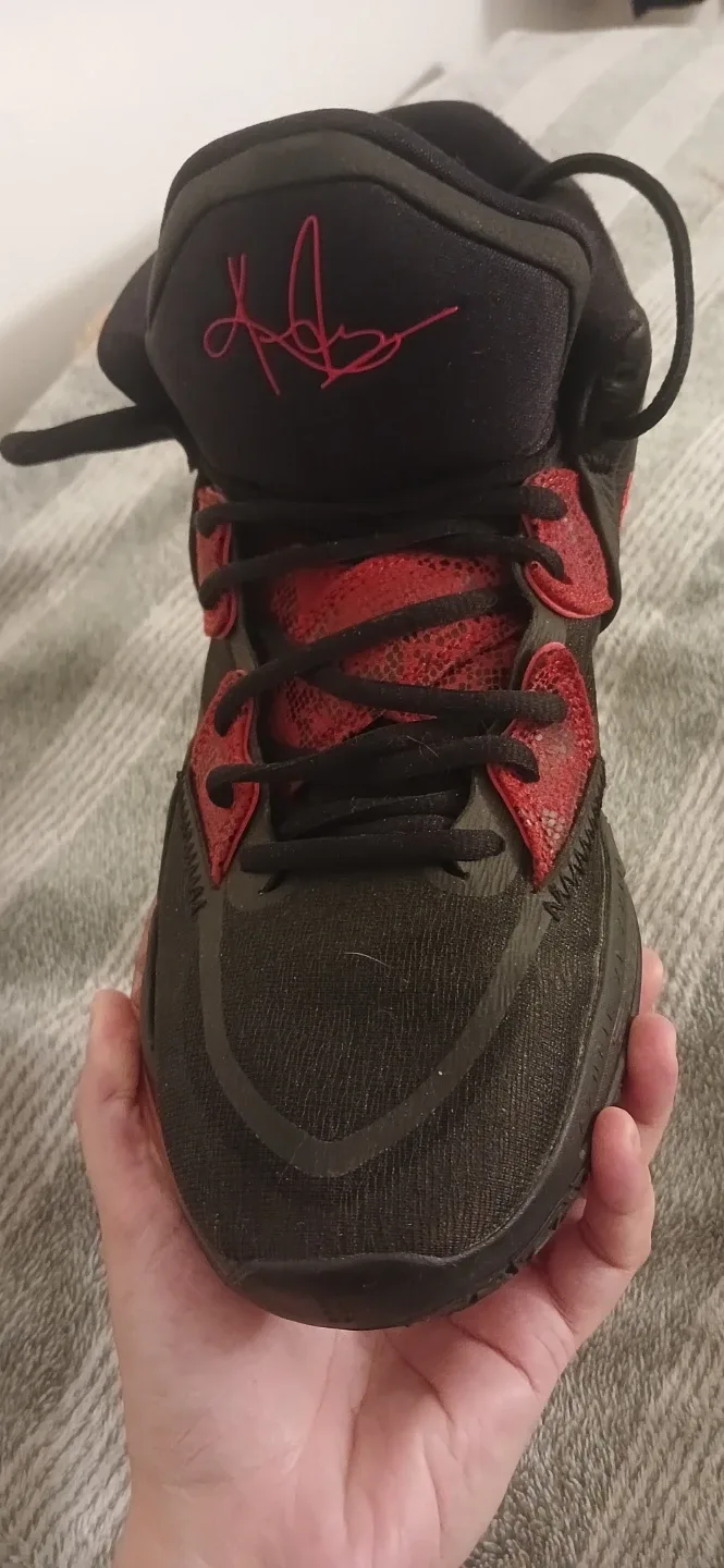 Nike Kyrie Flytrap 5 Basketball Shoes, Size 11 image indicator(4)