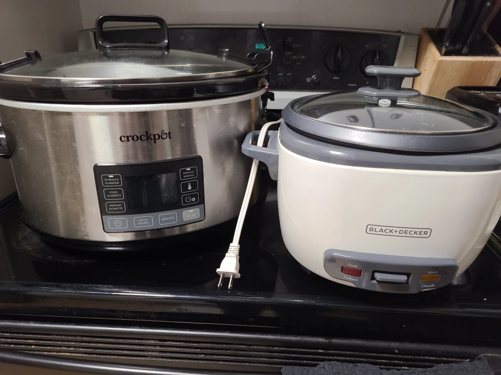 Crockpot Slow Cooker 6QT & Black+Decker Rice Cooker 8 Cup