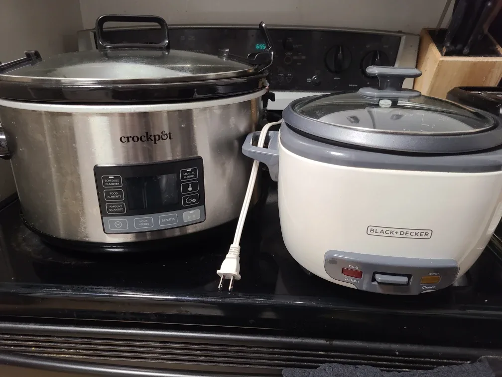 Crockpot Slow Cooker 6QT & Black+Decker Rice Cooker 8 Cup
