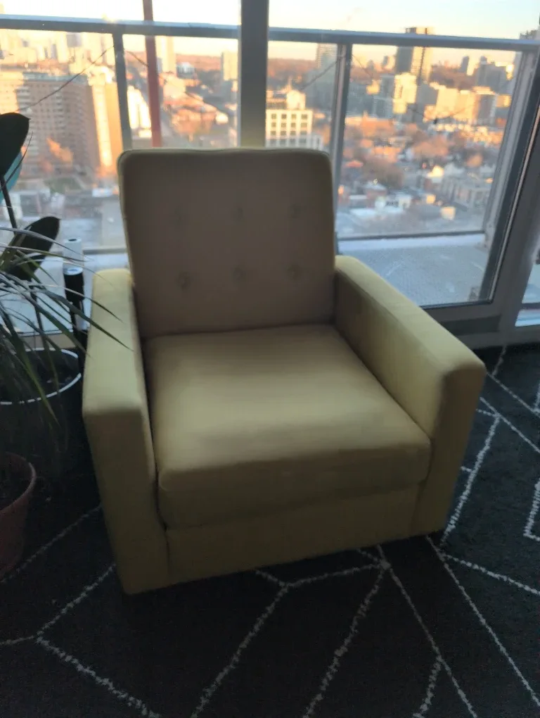 Yellow Armchair - Cozy & Stylish! (No legs)
