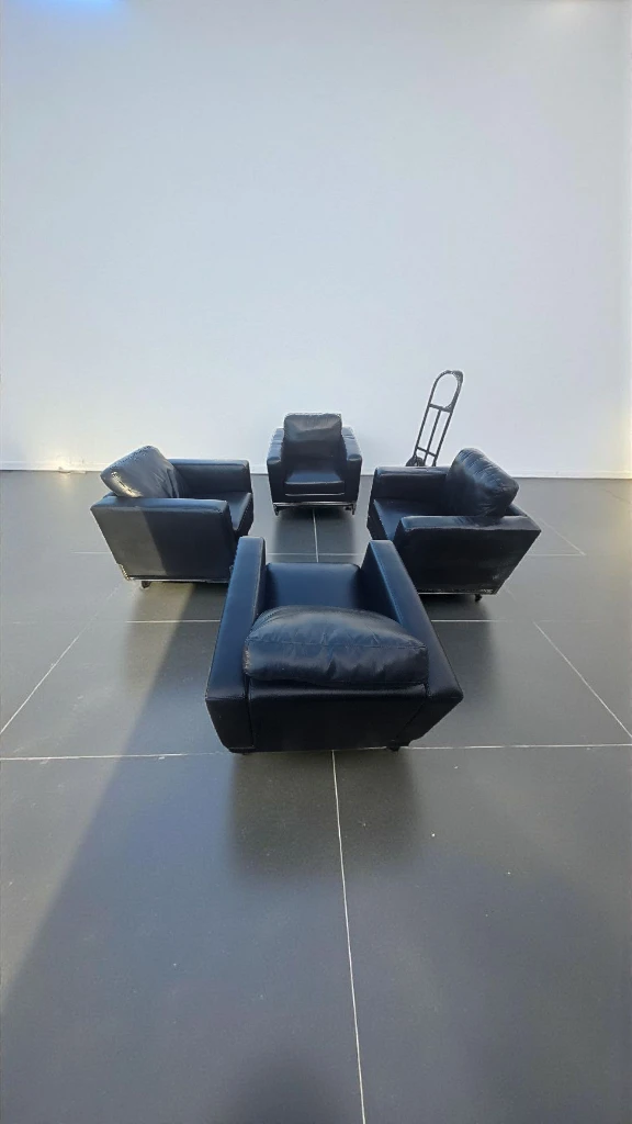 FREE DELIVERY!! 4 X Beautiful leather lounge chairs $280 - photo 2