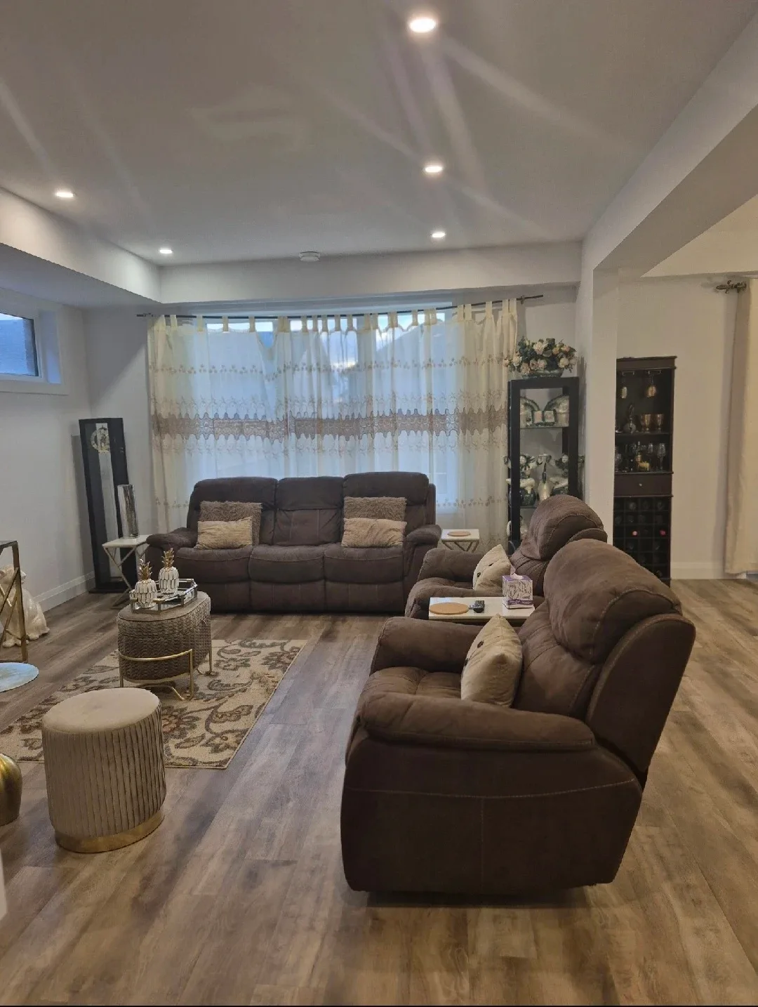 large bright bedroom for rent image indicator(4)