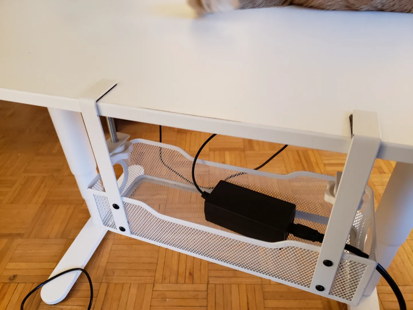 White Standing Desk image indicator(3)