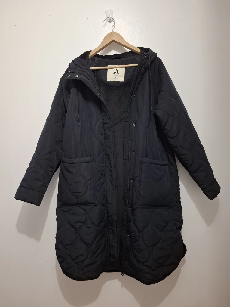 Amazon Black Blue Quilted Puffer Coat - Size M
