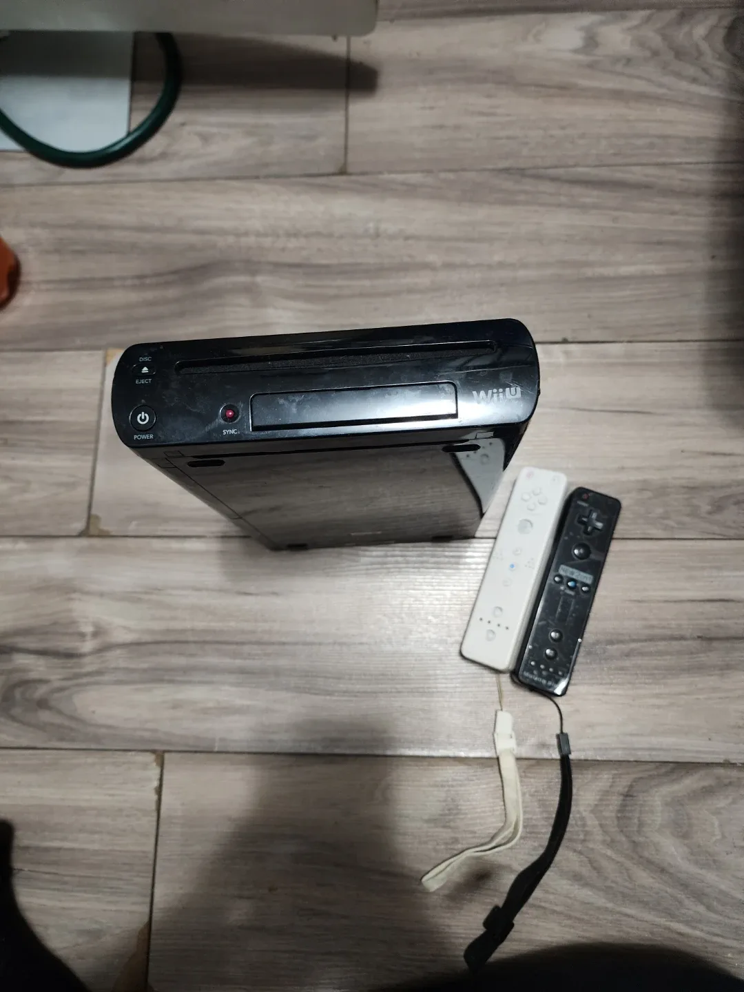 Nintendo Wii U deluxe Console with Controllers