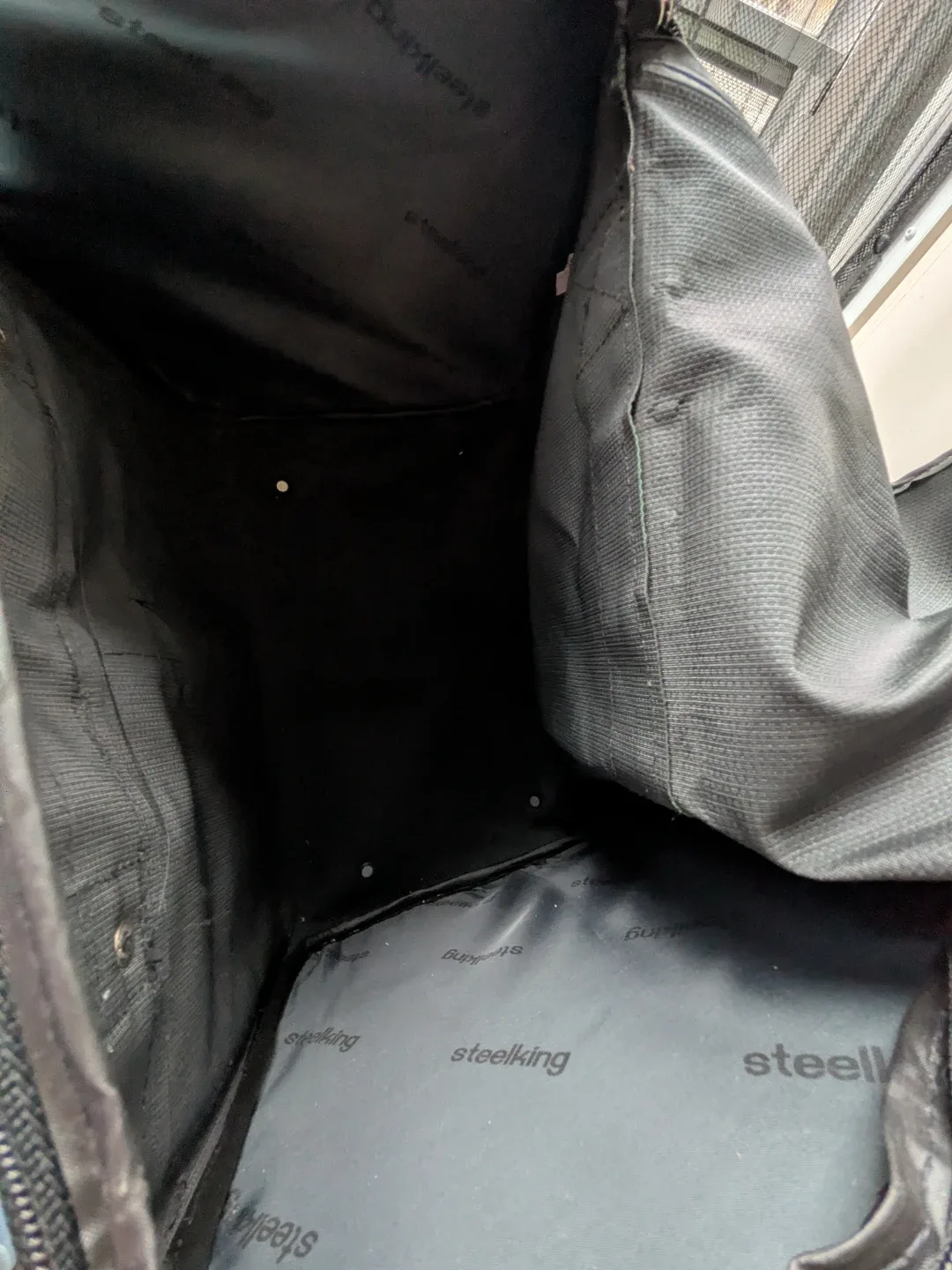 Stralking Green duffle/gym carry on shoulder Bag image indicator(10)