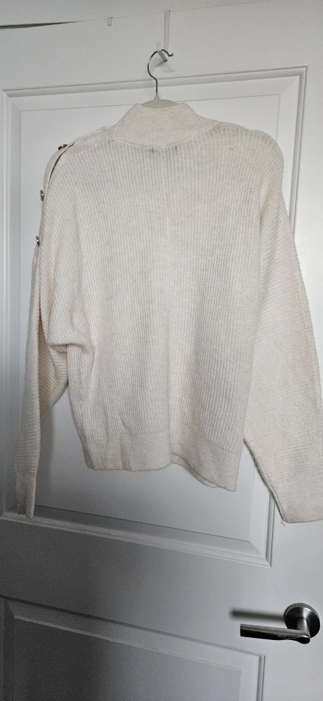 RW&CO. Cream Knit Sweater - Size Medium - photo 4