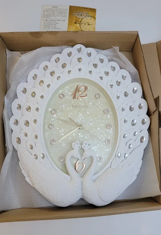 Haizhixing Pearl White Peacock Wall Clock – Elegant Home Decor image indicator(4)