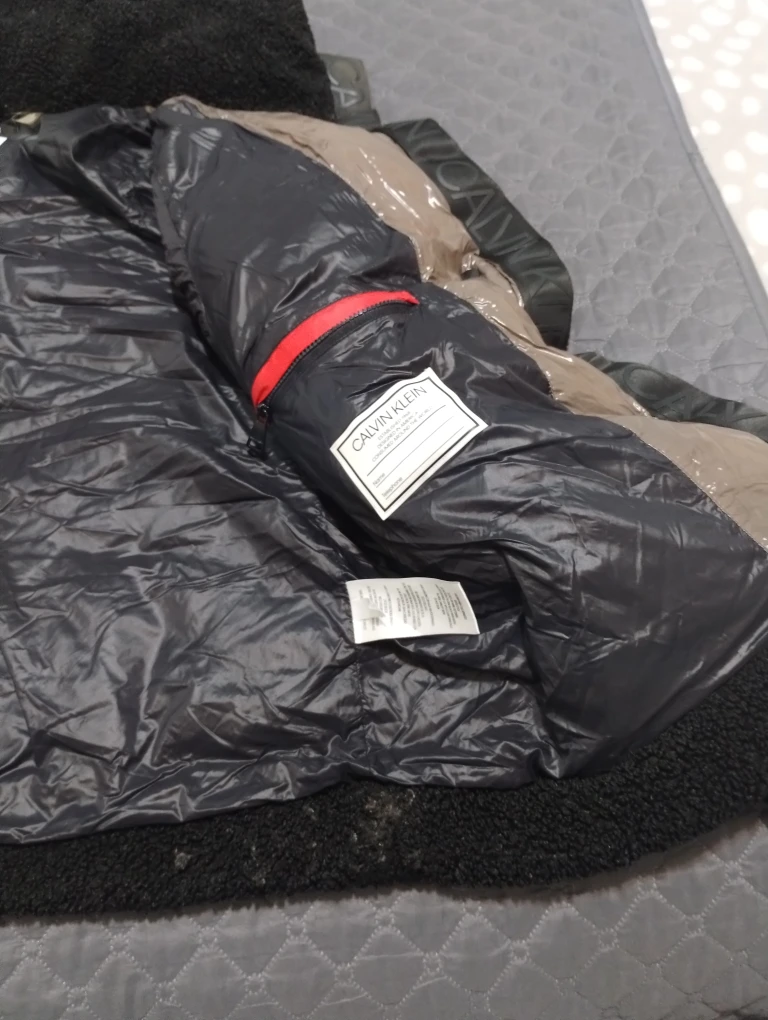 Calvin Klein Puffer Jacket - Size M - photo 3