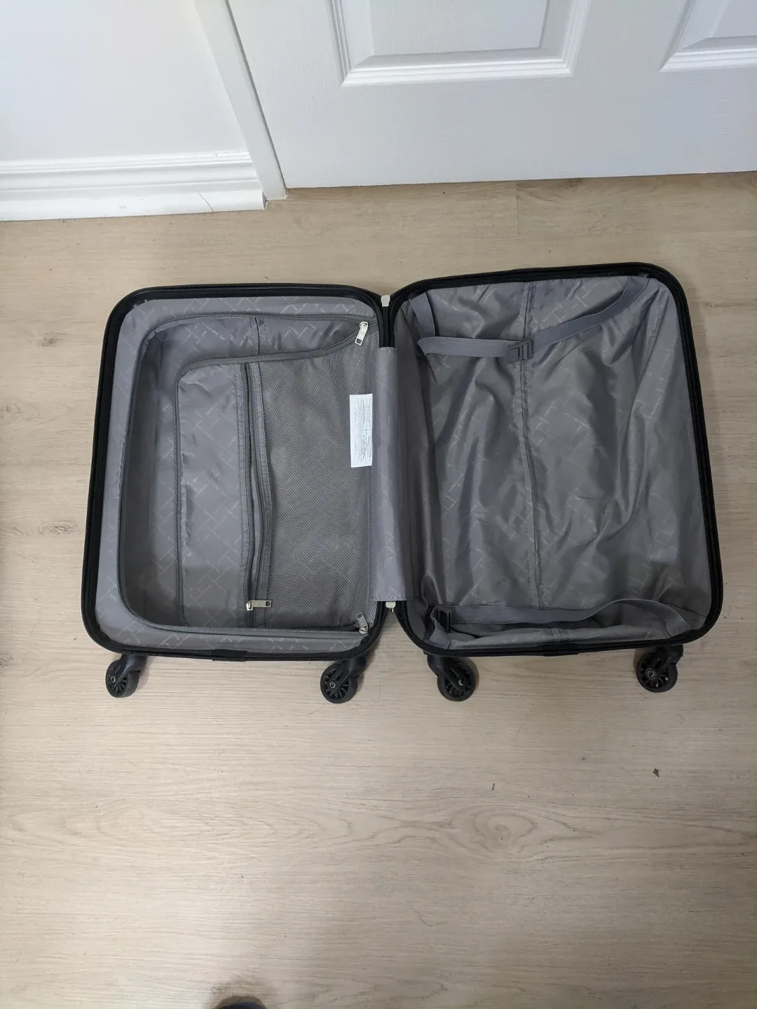 Samsonite Spinner Carry-On Luggage image indicator(4)