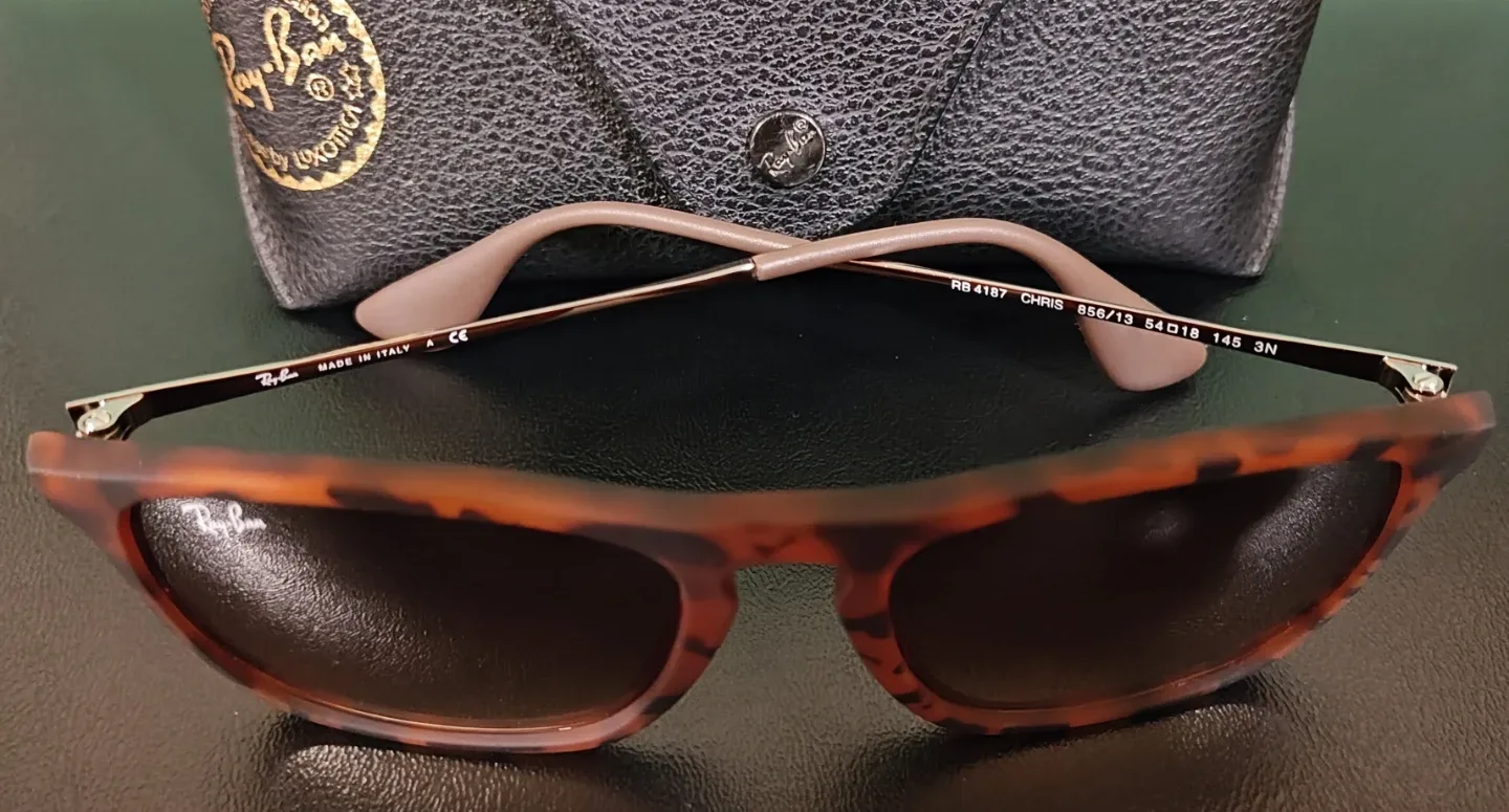 NEW Authentic Ray-Ban Sunglasses & Case image indicator(2)