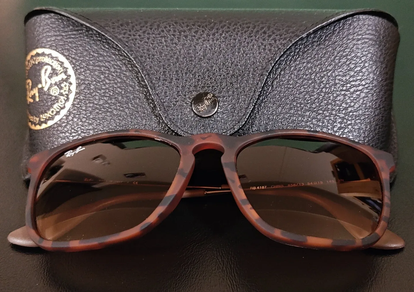 NEW Authentic Ray-Ban Sunglasses & Case image indicator(4)