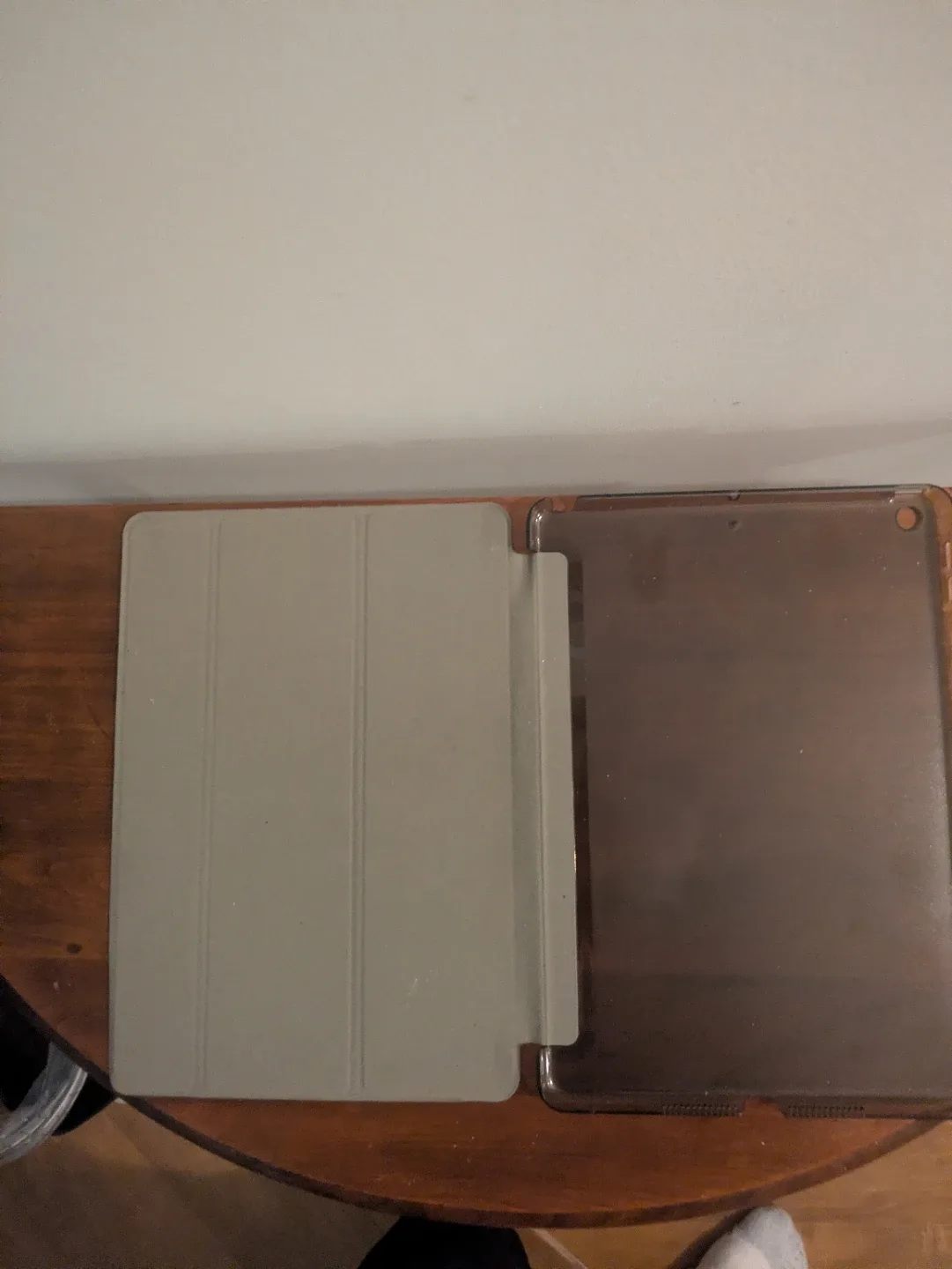 iPad Case Bundle - Grey & Clear image indicator(2)