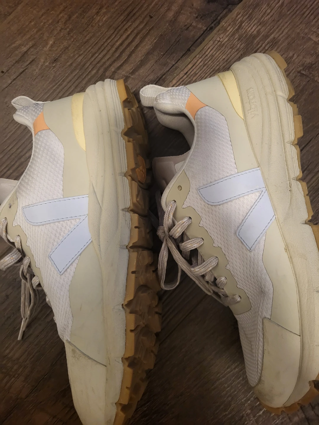 Veja Venturi Sneakers, US 8, EU 39