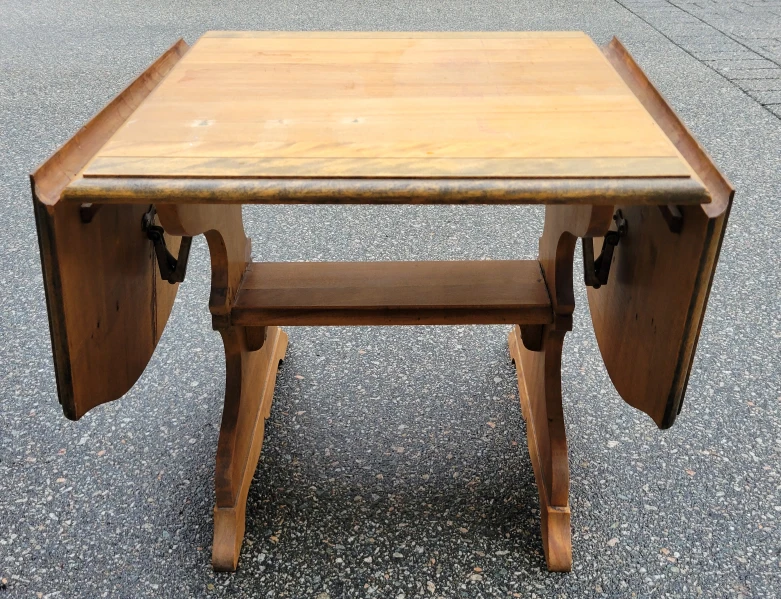 Very Nice, Very Vintage Wooden Drop Leaf Coffee Table. - photo 5