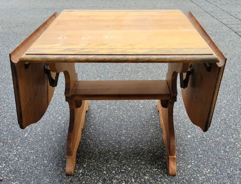 Very Nice, Very Vintage Wooden Drop Leaf Coffee Table. image indicator(5)