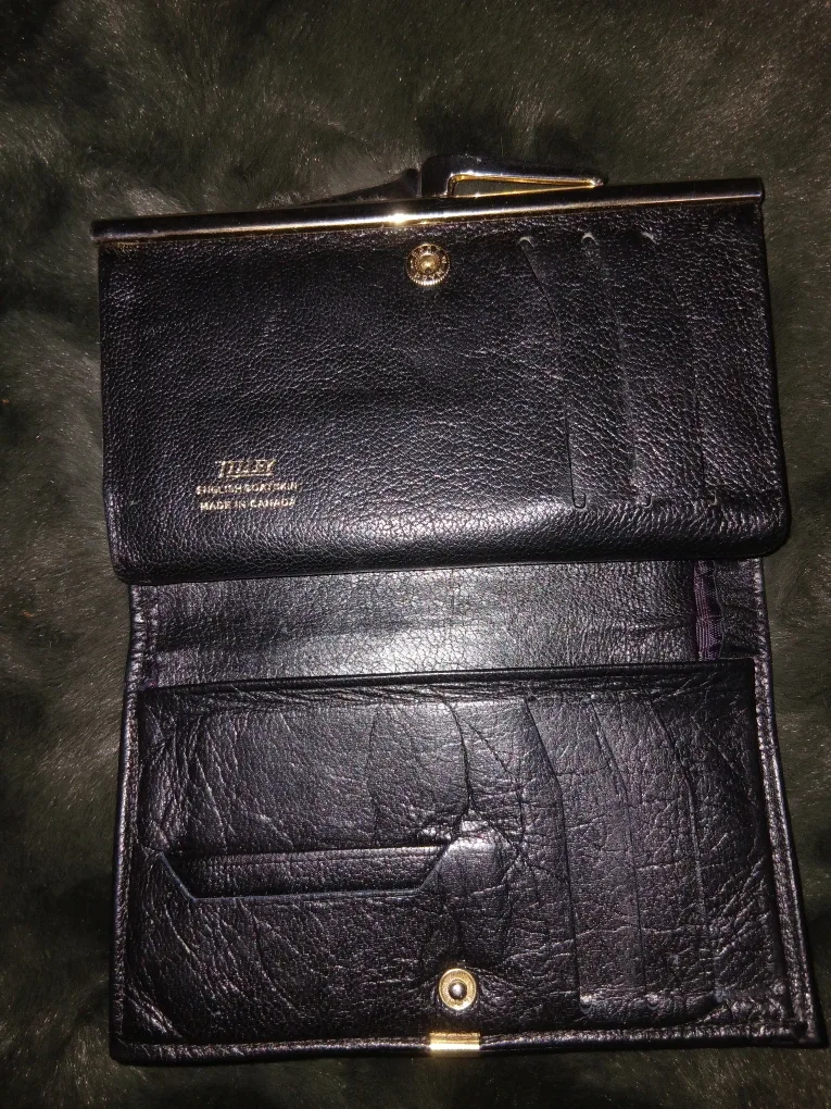 Tilley English Goatskin Leather Wallet - Made in Canada image indicator(2)