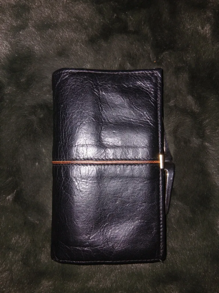 Tilley English Goatskin Leather Wallet - Made in Canada image indicator(3)