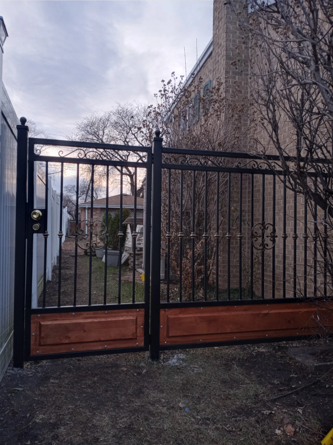 Custom Metal & Wood Gate/Fence - photo 2