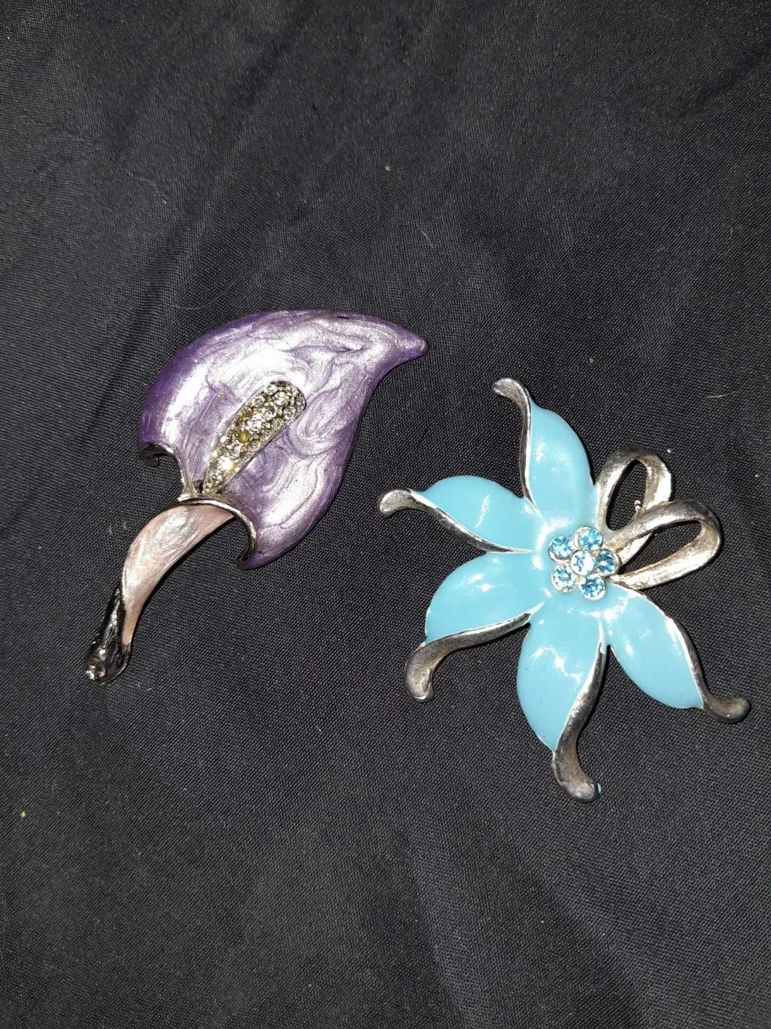 Flower Brooches - Set of 2 thumbnail