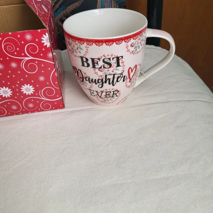 "Best Daughter Ever" Mug with Box image indicator(2)