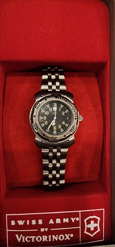 Vintage Victorinox Swiss Army Women’s Watch – NEW Old Stock image indicator(6)