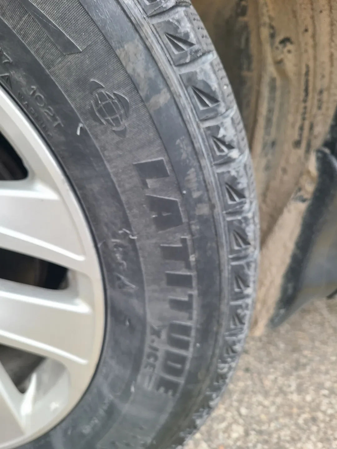 Michelin Latitude X-Ice 225/65R17 Tire image indicator(4)