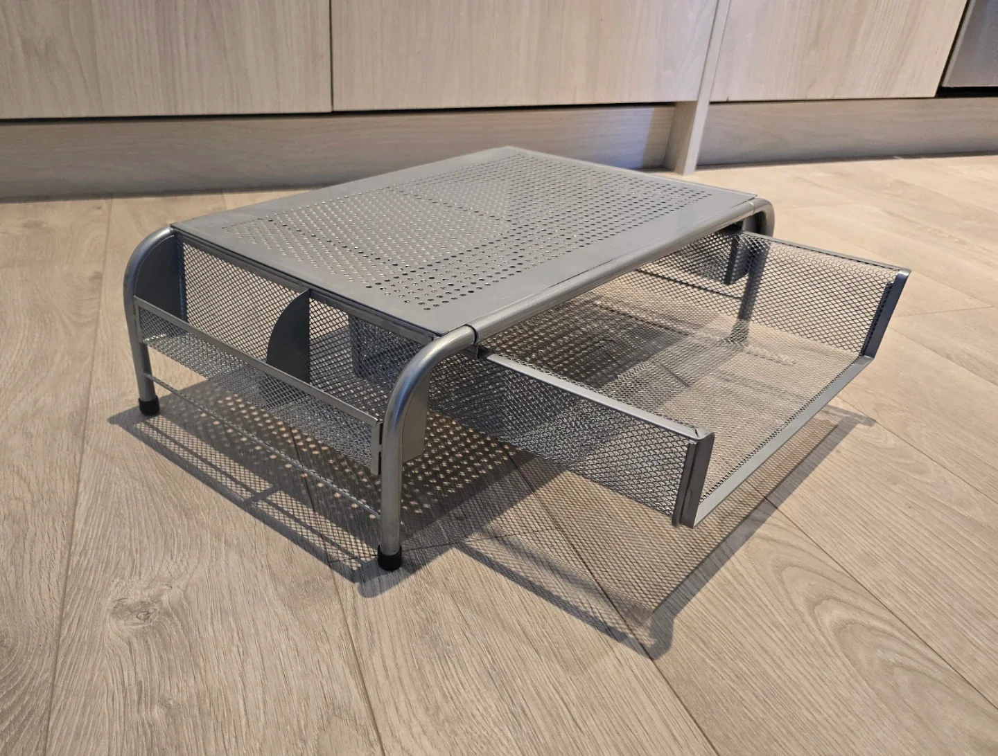 Grey Metal Desk Organizer and Laptop Stand image indicator(4)